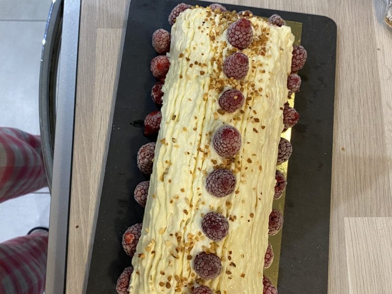 Cliquez pour zoomer ! Bûche de Noël framboises et chocolat blanc Thermomix par ludivine_97