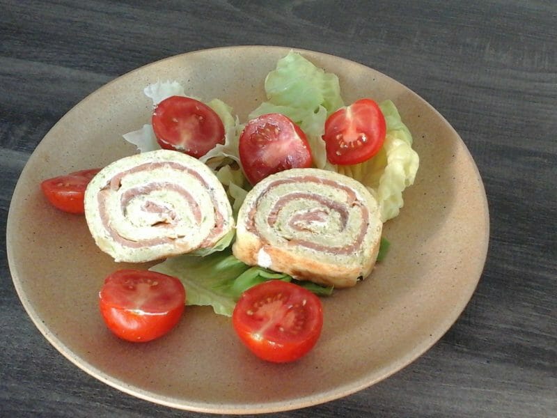 Cliquez pour zoomer ! Roulé aux courgettes et au saumon fumé Thermomix par titia160