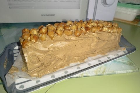 Cliquez pour zoomer ! Bûche pralinée aux éclats de noisettes caramélisés Thermomix par samleen85