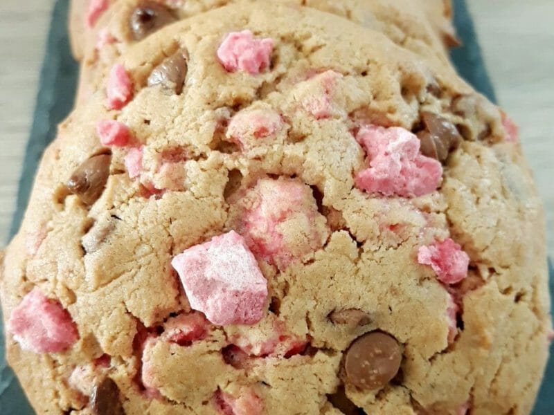 Cliquez pour zoomer ! Cookies aux éclats de pralines roses et pépites de chocolat Thermomix par Lesfillescuisinent
