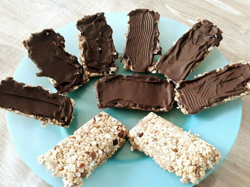 Cliquez pour zoomer ! Barres de céréales à l’avoine, noisettes, banane et chocolat Thermomix par Lesfillescuisinent