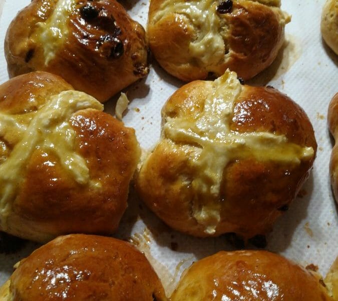 Cliquez pour zoomer ! Hot cross buns – petits pains anglais de Pâques Thermomix par Kitkat43