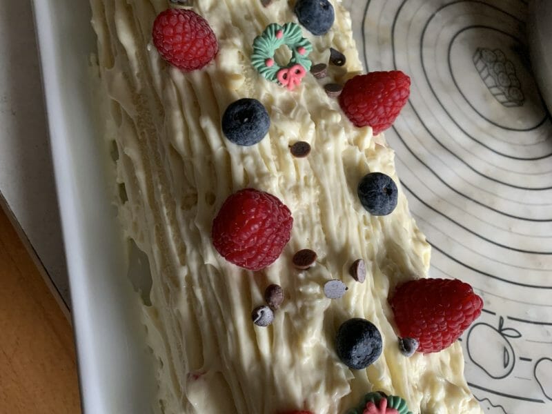 Cliquez pour zoomer ! Bûche de Noël framboises et chocolat blanc Thermomix par Pascalou1972