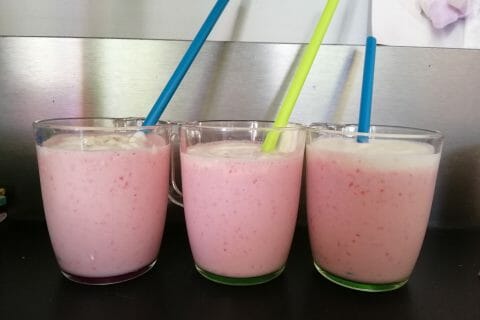 Cliquez pour zoomer ! Milk-shake fraise banane au Thermomix
