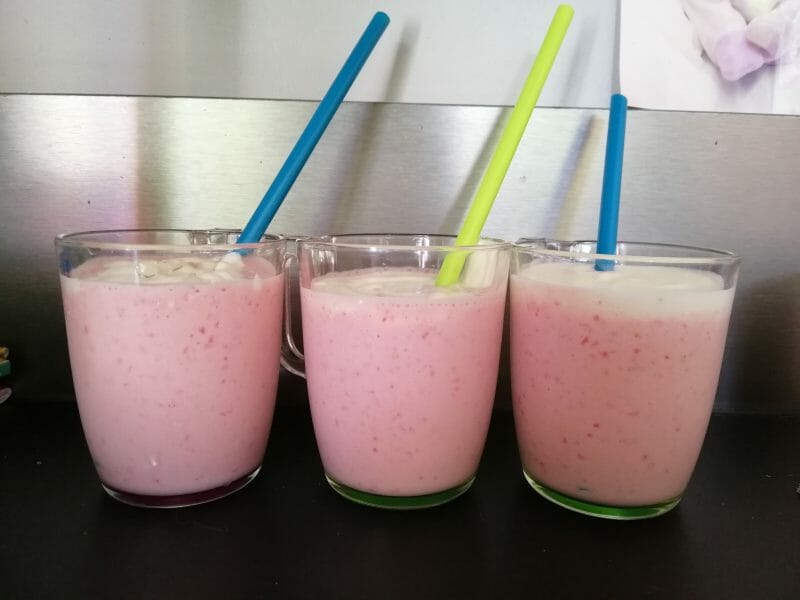 Cliquez pour zoomer ! Milk-shake fraise banane Thermomix par Adeline1510