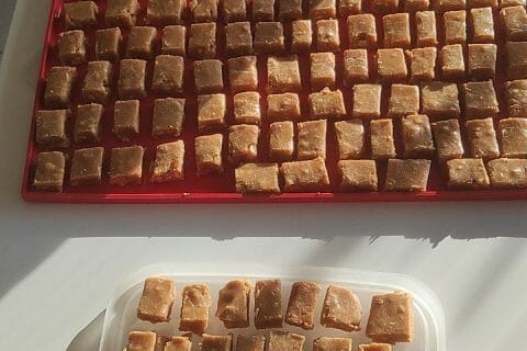 Cliquez pour zoomer ! Caramels aux cacahuètes enrobés de chocolat Thermomix par solene_94