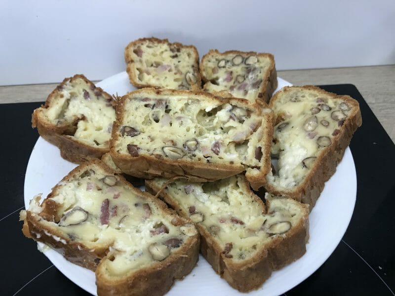 Cliquez pour zoomer ! Cake chèvre, noisettes et lardons Thermomix par morgane