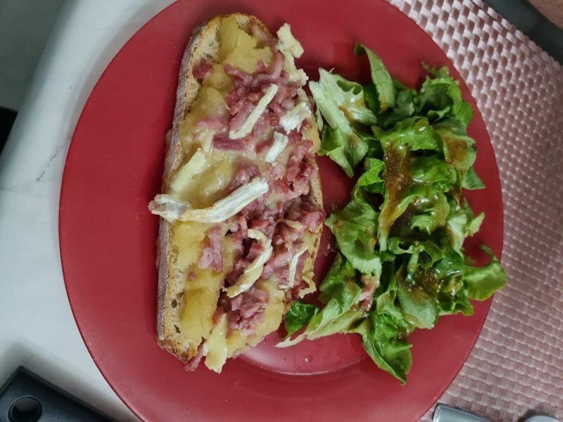 Cliquez pour zoomer ! Tartines normandes pommes et camembert Thermomix par sandrine_411