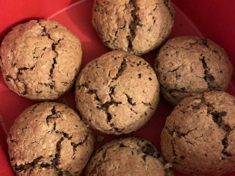 Cliquez pour zoomer ! Biscuits aux flocons d’avoine, cacahuètes et chocolat Thermomix par camillebrtn