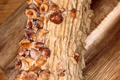 Cliquez pour zoomer ! Bûche pralinée aux éclats de noisettes caramélisés Thermomix par ymhh