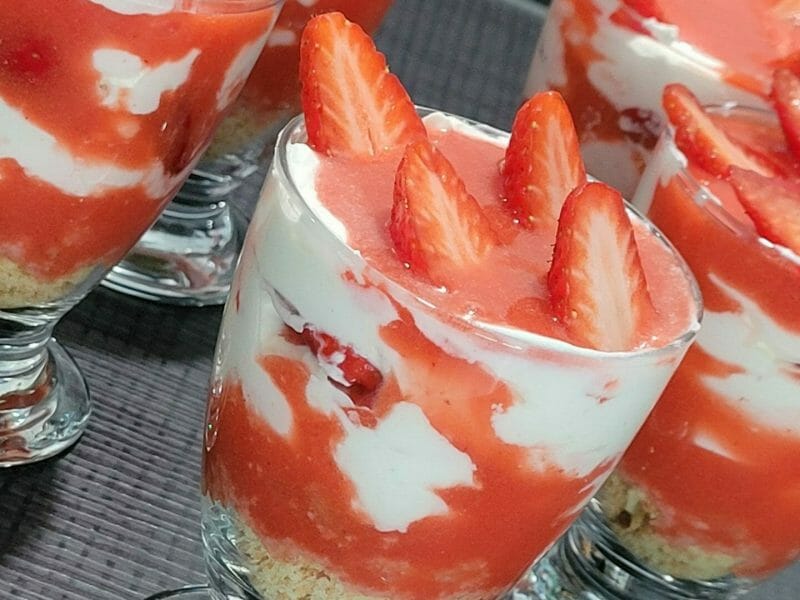 Cliquez pour zoomer ! Tiramisu aux fraises en verrines Thermomix par Céline Hd