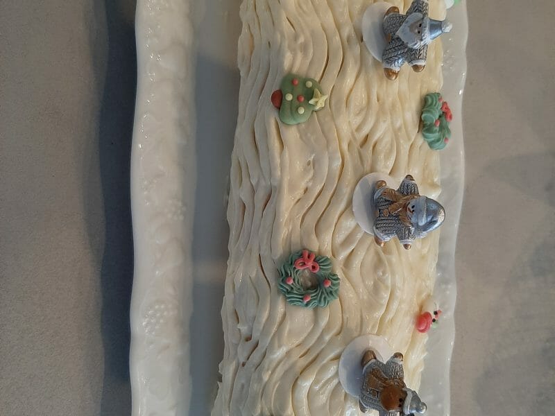 Cliquez pour zoomer ! Bûche de Noël framboises et chocolat blanc Thermomix par jennifer_198