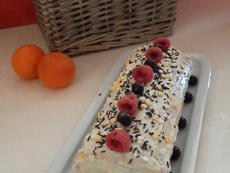 Cliquez pour zoomer ! Bûche de Noël framboises et chocolat blanc Thermomix par christine_154