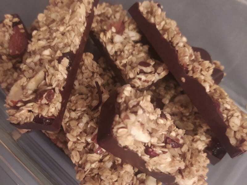 Cliquez pour zoomer ! Barres de céréales à l’avoine, noisettes, banane et chocolat Thermomix par lydiabentz