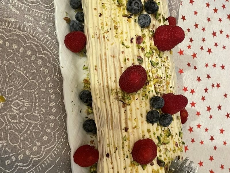 Cliquez pour zoomer ! Bûche de Noël framboises et chocolat blanc Thermomix par chassaing1591