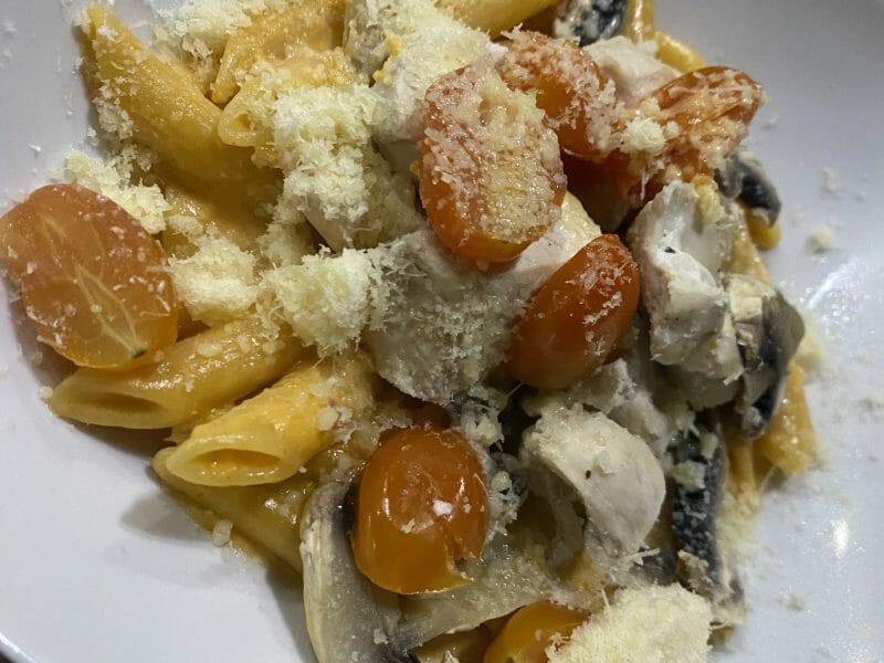 Cliquez pour zoomer ! Pennes au poulet, tomates et champignons Thermomix par lydie28