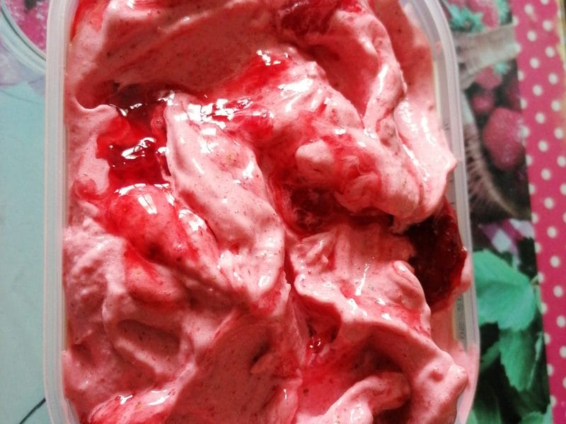 Cliquez pour zoomer ! Glace à la fraise Thermomix par sylviesissi