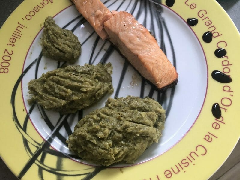 Cliquez pour zoomer ! Saumon sur purée de brocolis Thermomix par floflou1987