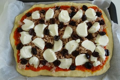 Cliquez pour zoomer ! Pizza au thon et aux olives Thermomix par sylsol