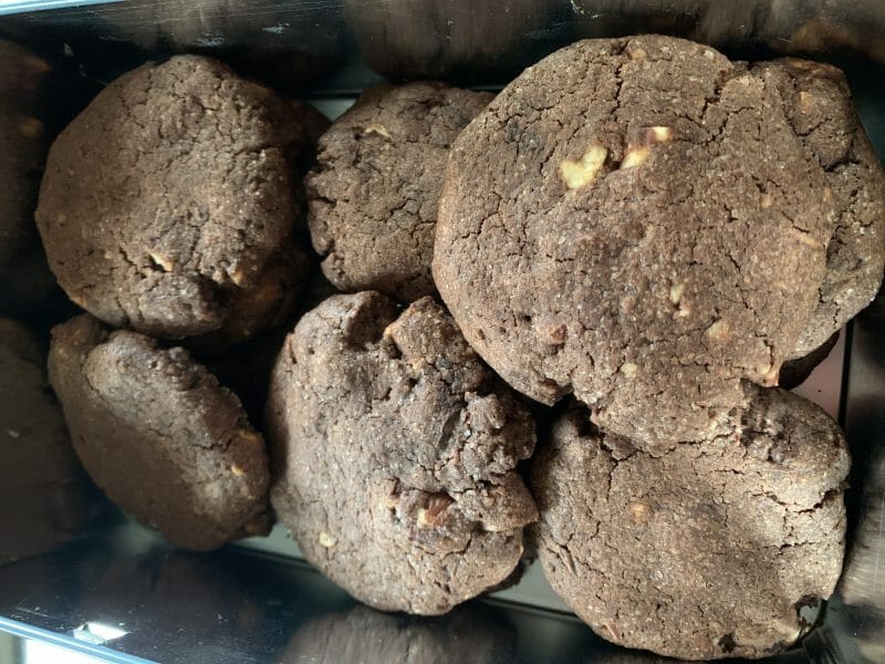 Cliquez pour zoomer ! Cookies aux 3 chocolats et noisettes Thermomix par louisandrines