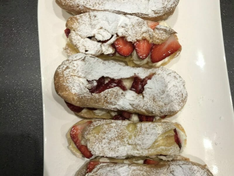 Cliquez pour zoomer ! Éclairs fraises chantilly Thermomix par loloetnaya