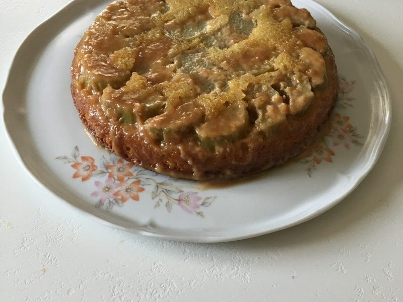 Cliquez pour zoomer ! Gâteau renversé à la rhubarbe et caramel au beurre salé Thermomix par Claudine Sarpoil