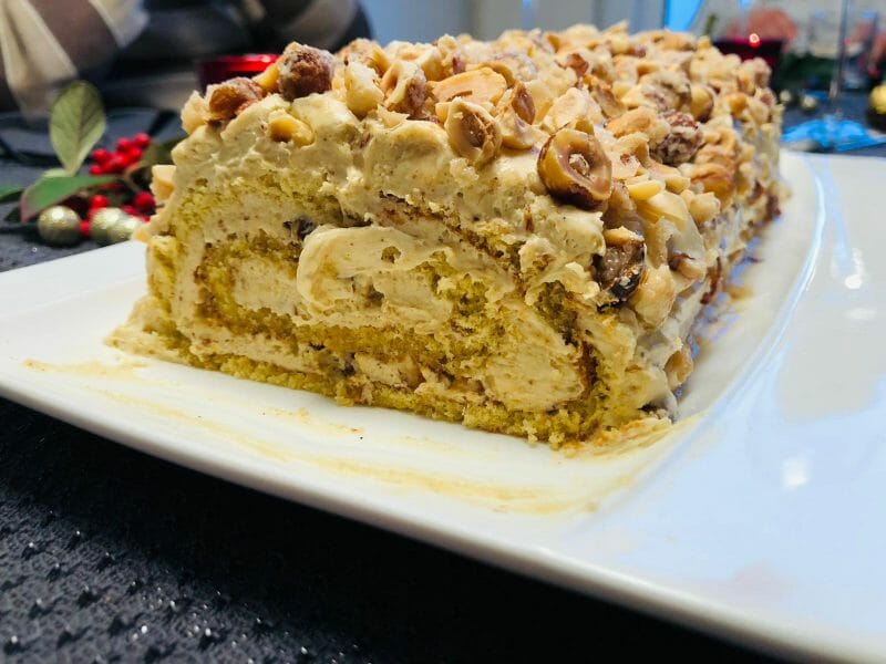 Cliquez pour zoomer ! Bûche pralinée aux éclats de noisettes caramélisés Thermomix par nimroel