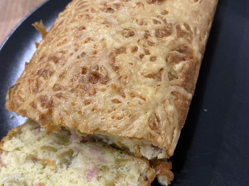 Cliquez pour zoomer ! Cake salé jambon fromage et olives Thermomix par sonia_186