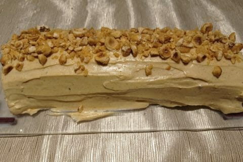 Cliquez pour zoomer ! Bûche pralinée aux éclats de noisettes caramélisés Thermomix par maggie_3