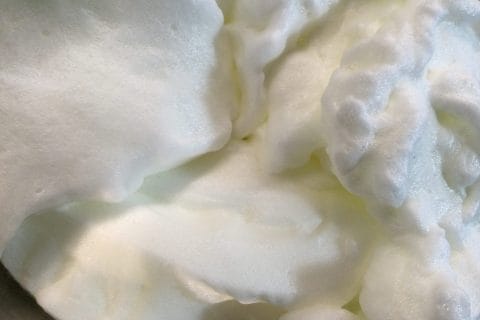 Cliquez pour zoomer ! Blancs en neige Thermomix par Nessi