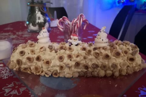 Cliquez pour zoomer ! Bûche pralinée aux éclats de noisettes caramélisés Thermomix par marie_charlotte_3