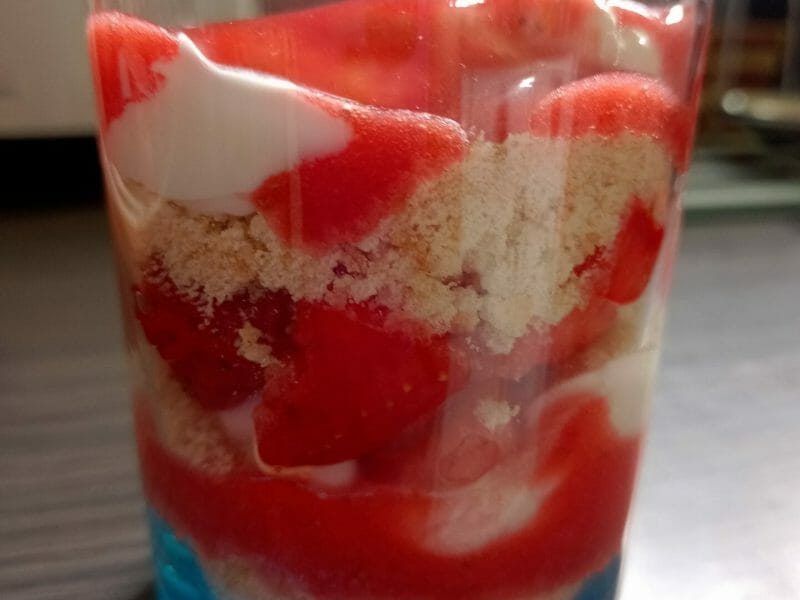 Cliquez pour zoomer ! Tiramisu aux fraises en verrines Thermomix par mimine28