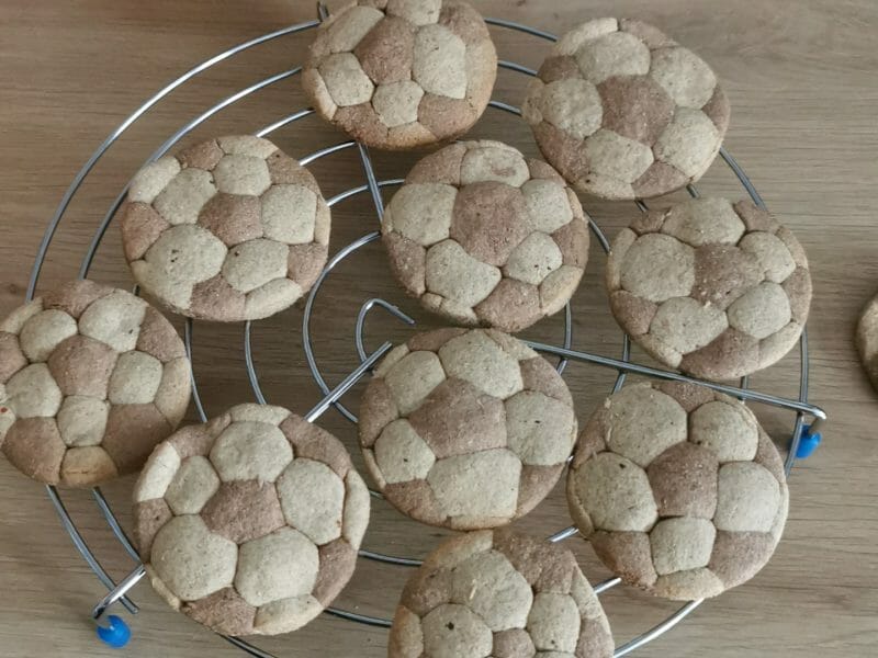 Cliquez pour zoomer ! Biscuits ballon de foot Thermomix par mimi44f