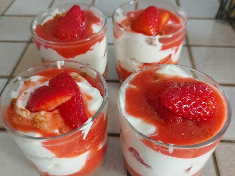 Cliquez pour zoomer ! Tiramisu aux fraises en verrines Thermomix par saba79