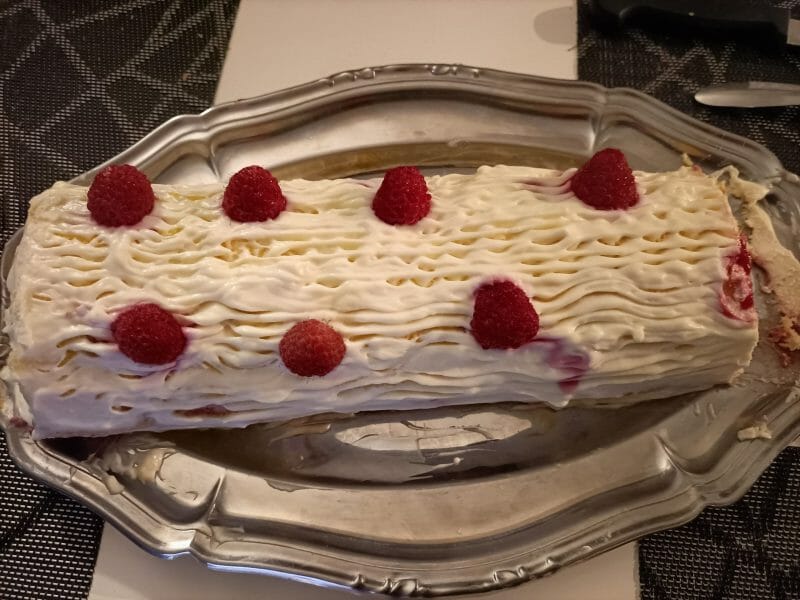 Cliquez pour zoomer ! Bûche de Noël framboises et chocolat blanc Thermomix par alex_134