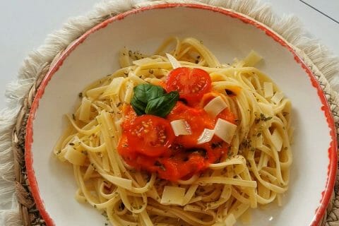 Cliquez pour zoomer ! Pâtes aux tomates et poivrons Thermomix par emi_eml