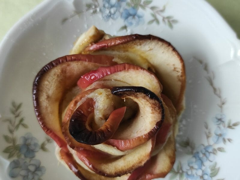 Cliquez pour zoomer ! Roses feuilletées aux pommes Thermomix par antolau