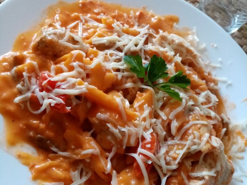 Cliquez pour zoomer ! Pennes au poulet, tomates et champignons Thermomix par blackl