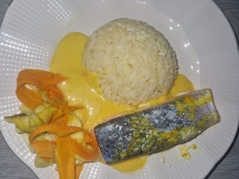 Cliquez pour zoomer ! Saumon sauce curry et tagliatelles de légumes Thermomix par CAMILLE