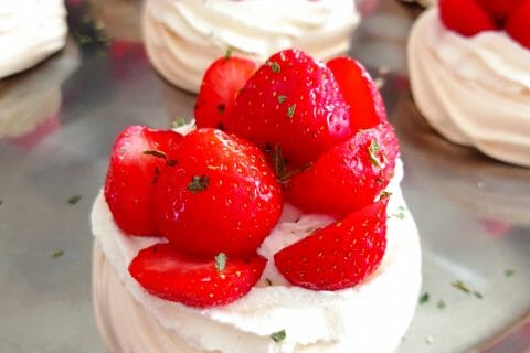 Cliquez pour zoomer ! Mini pavlova aux fraises Thermomix par vanes_9