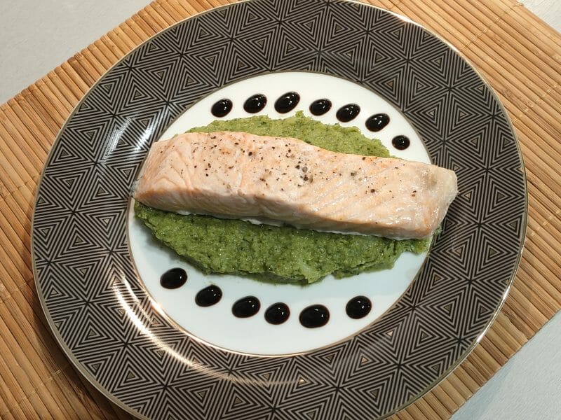 Cliquez pour zoomer ! Saumon sur purée de brocolis Thermomix par benj313