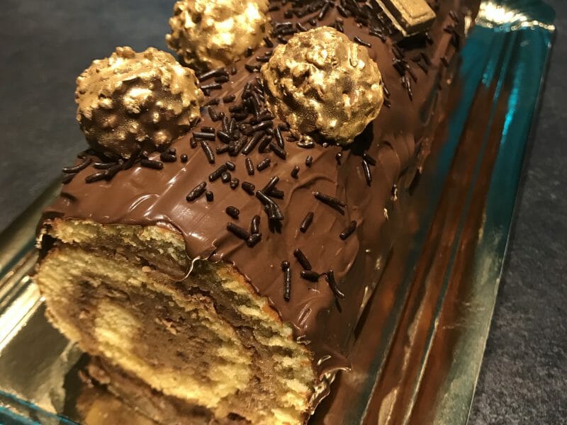 Cliquez pour zoomer ! Bûche Ferrero Rocher Thermomix par sandrine_485