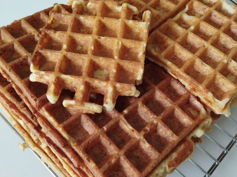 Cliquez pour zoomer ! Galettes de chou-fleur et sauce yaourt Thermomix par Jumalie