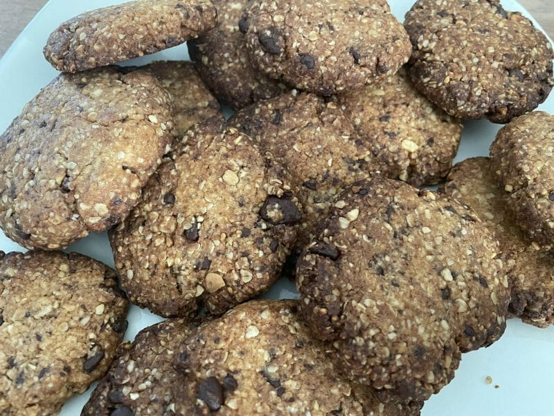 Cliquez pour zoomer ! Biscuits aux flocons d’avoine, cacahuètes et chocolat Thermomix par umati