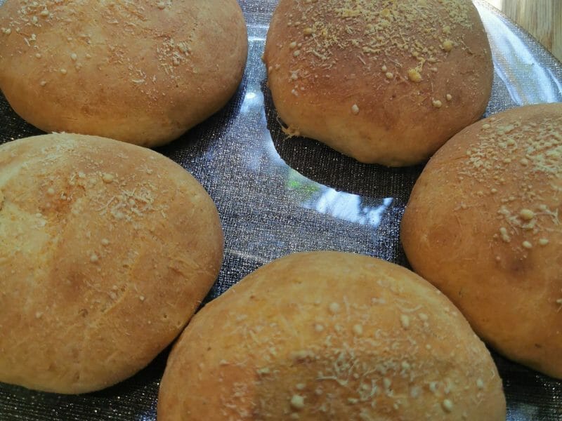 Cliquez pour zoomer ! Pains burger au parmesan et romarin Thermomix par celiajr66