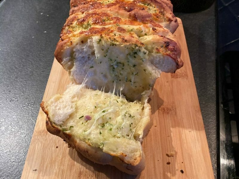 Cliquez pour zoomer ! Pain à l’ail, persil et mozzarella Thermomix par yasminee78