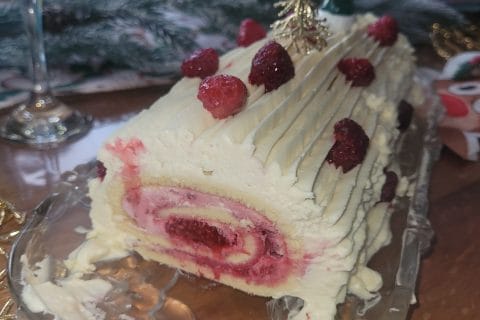 Cliquez pour zoomer ! Bûche de Noël framboises et chocolat blanc Thermomix par marilyne_23