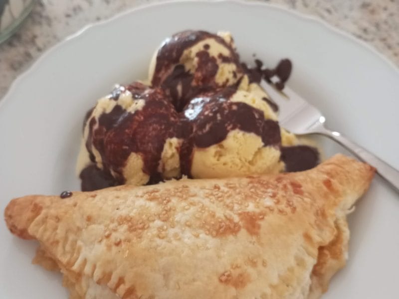 Cliquez pour zoomer ! Chaussons express pommes raisins Thermomix par sabrimanga