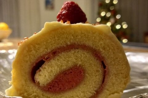Cliquez pour zoomer ! Bûche de Noël framboises et chocolat blanc Thermomix par sabrimanga