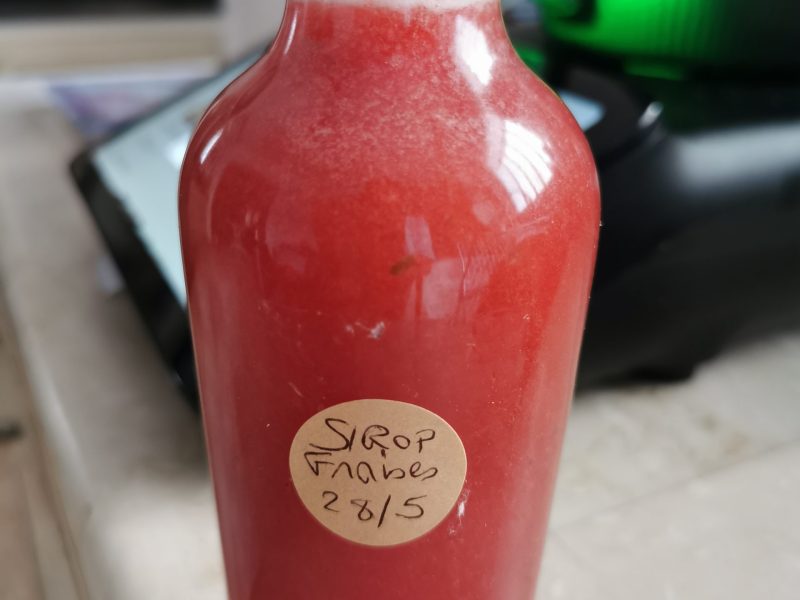 Cliquez pour zoomer ! Sirop de queues de fraises Thermomix par nifemix83